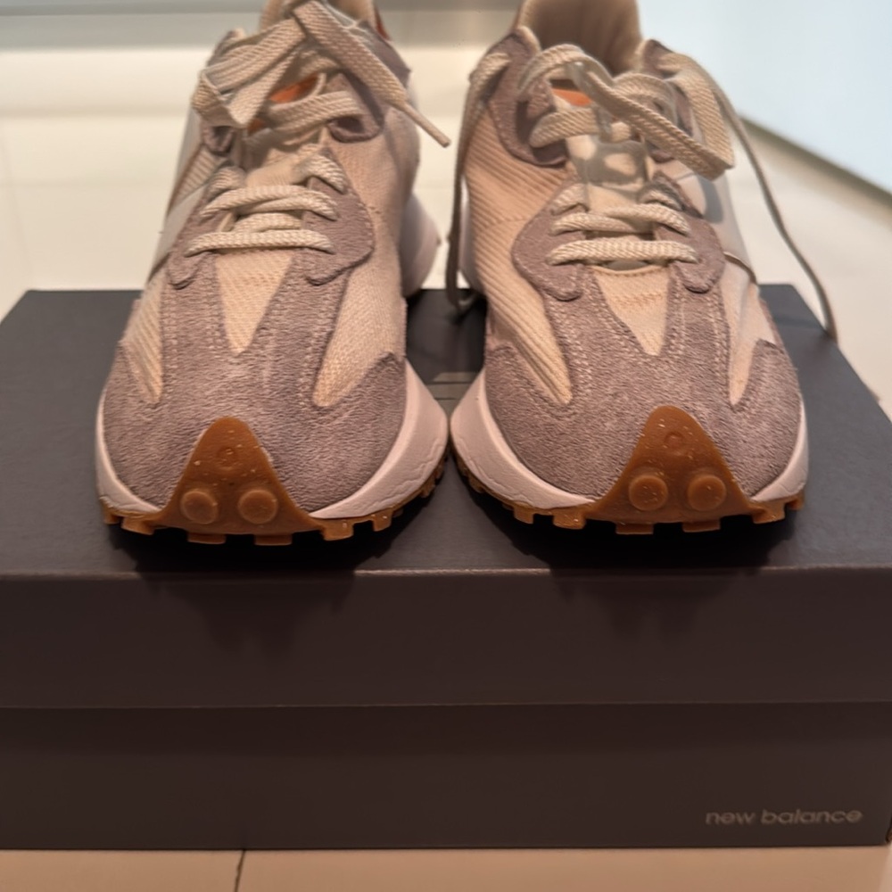 New Balance WS 327 Sneakers (original $99.99 + tax)
White/Brown/Grayish. Box Inc